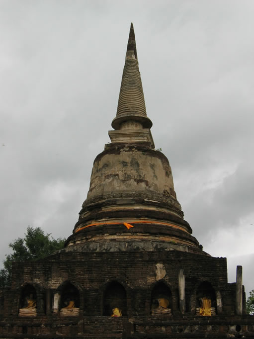 stupa-at-wat-phra-si-ratanamahath-si-satchanalai